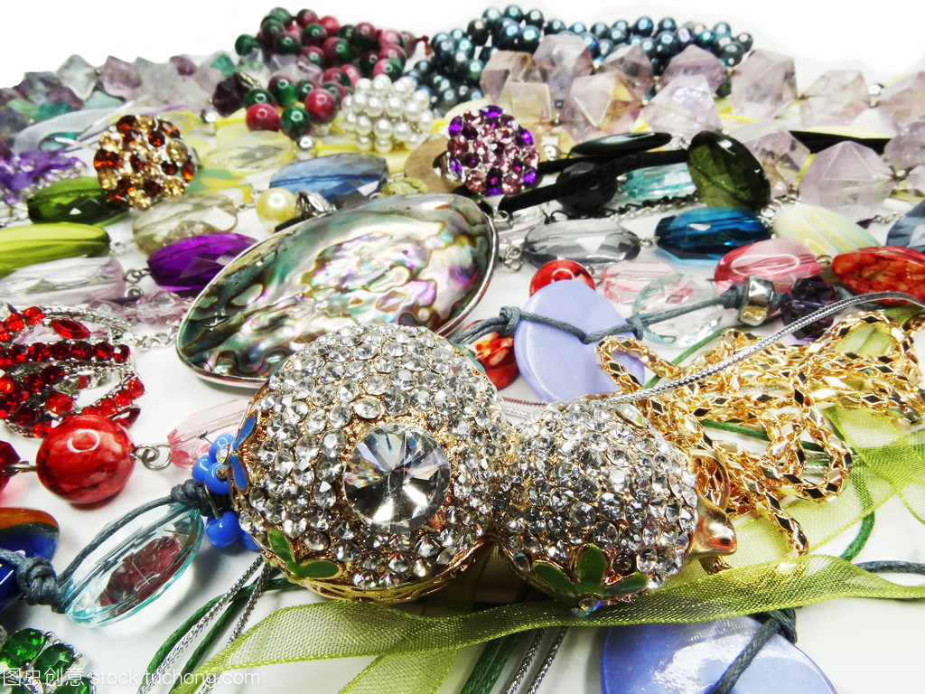 水晶珠子珠寶 時(shí)尚語境下的飾品新定義